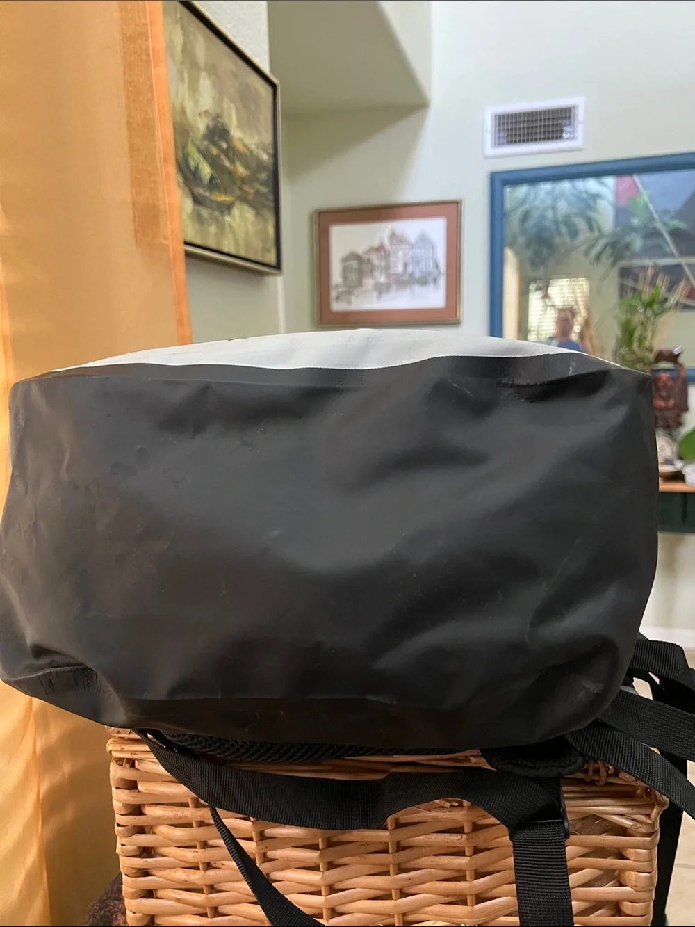 Oak Creek Canyon Falls 30L Dry Bag Backpack Premium Waterproof Bag.Pre-Owned.